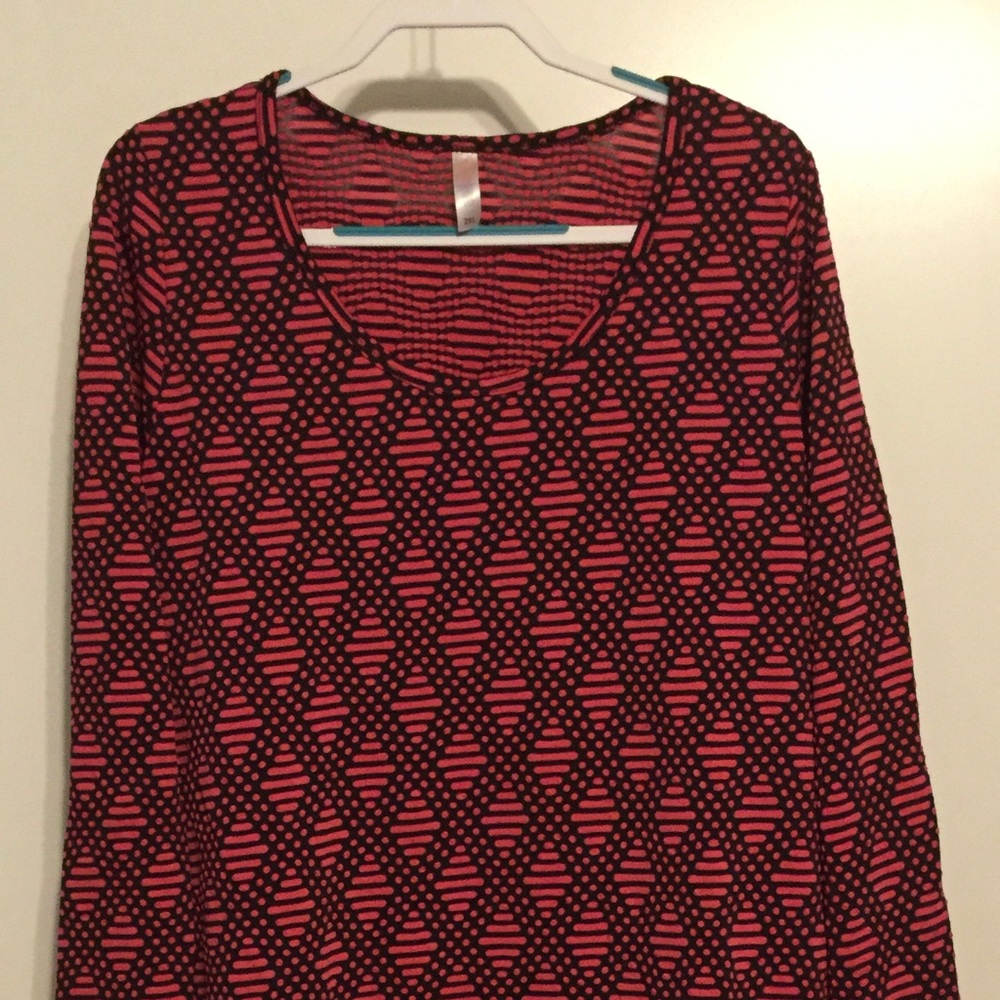 LulaRoe Lynae long sleeve